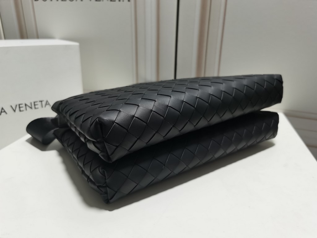 [BV original single waxed tire cowhide double bag bag] 2021 counter new! Graphite black, divided into two, 2 handbags assembled into a crossbody bag, free combination, practical and simple and generous. Size 26x17x8cm, s