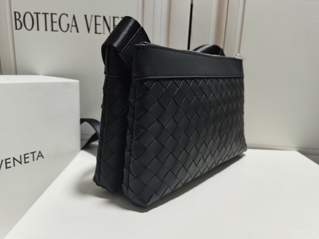 [BV original single waxed tire cowhide double bag bag] 2021 counter new! Graphite black, divided into two, 2 handbags assembled into a crossbody bag, free combination, practical and simple and generous. Size 26x17x8cm, s