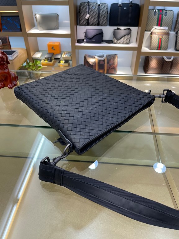 Model L8003 # top original single goods BV counter classic models, Guo Tao with the same models, head layer fetal cowhide, high-end atmosphere, fashion and taste, using smooth zipper, Italian calf leather, soft and comfo