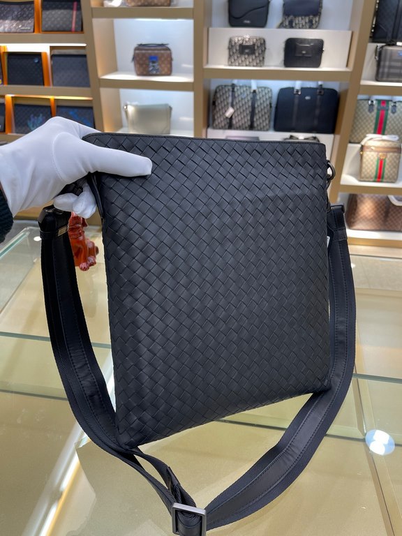 Model L8003 # top original single goods BV counter classic models, Guo Tao with the same models, head layer fetal cowhide, high-end atmosphere, fashion and taste, using smooth zipper, Italian calf leather, soft and comfo