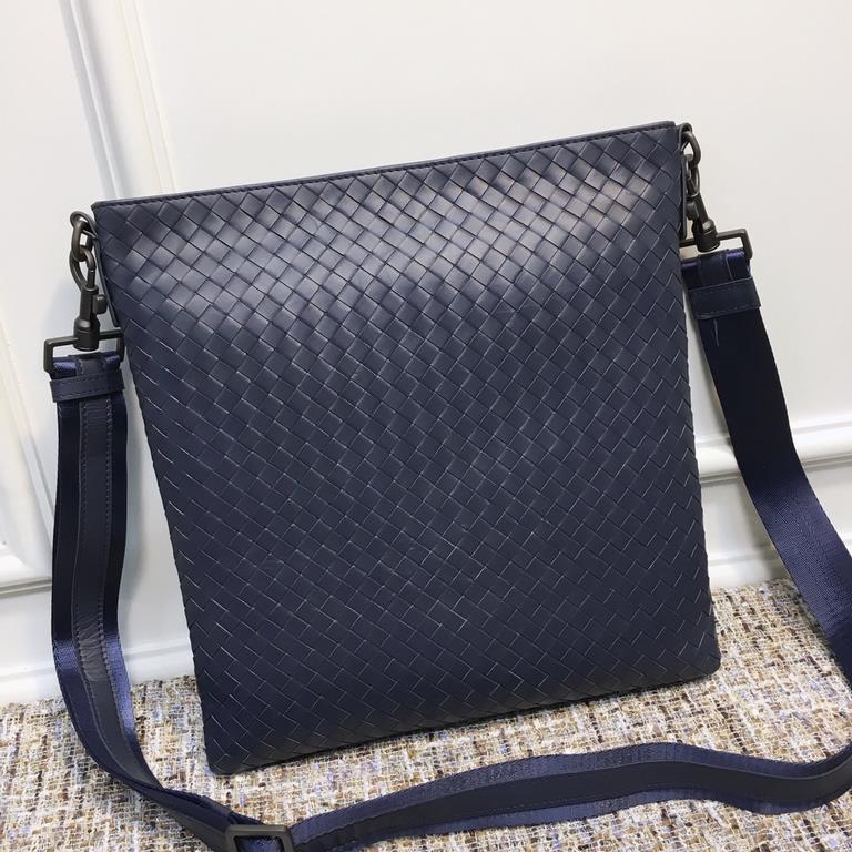 Men's Crossbody Bag Guo Tao Same Large Bag Simple Fashion Adhering to the traditional handmade   Tire Cowhide Seamless Weaving   ♂ Low-key luxury Leather the more you use it, the more oily it gets  Blue   Size 30333cm