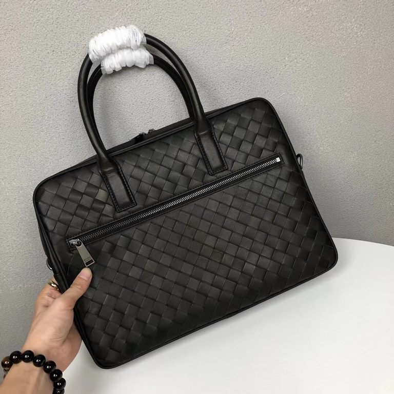 Bv Men's Bags Briefcases Men's Handbags Because every cell in their body is full of youthful vitality, what they are pursuing is the quality of life, a mature state of mind, Imported waxed cowhide wide stripes woven brie