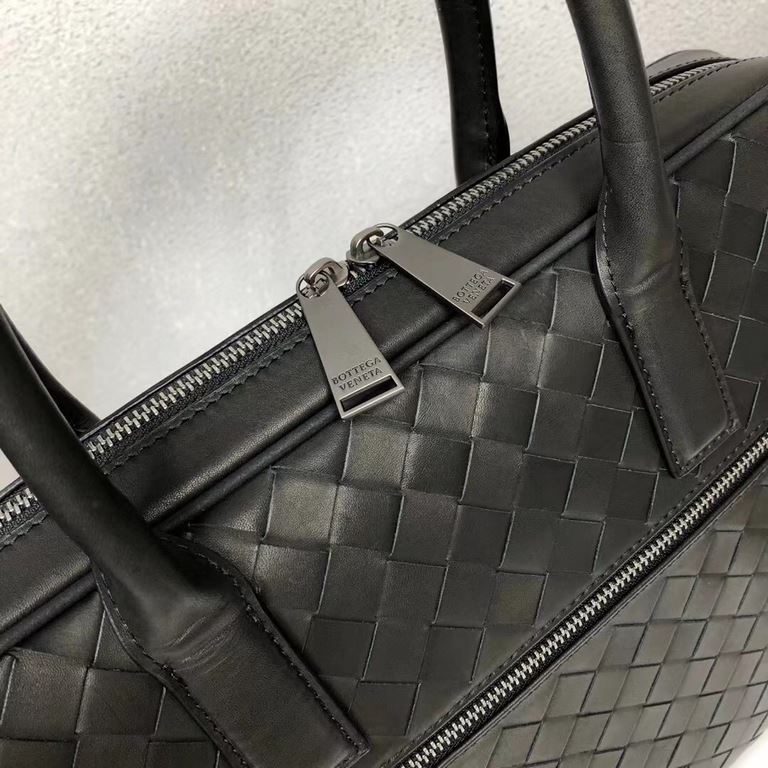 Bv Men's Bags Briefcases Men's Handbags Because every cell in their body is full of youthful vitality, what they are pursuing is the quality of life, a mature state of mind, Imported waxed cowhide wide stripes woven brie