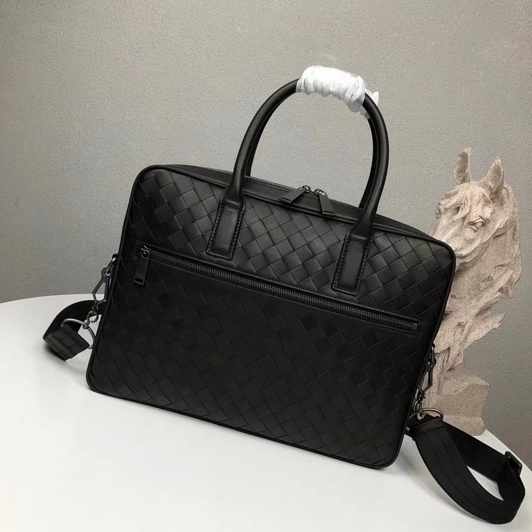 Bv Men's Bags Briefcases Men's Handbags Because every cell in their body is full of youthful vitality, what they are pursuing is the quality of life, a mature state of mind, Imported waxed cowhide wide stripes woven brie