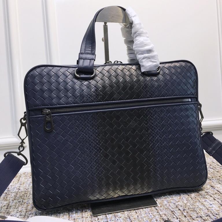 BriefcaseThis slim briefcase is adorned with the new Galaxy print, a contemporary and stylish serigraphic mesh print that draws inspiration from the circling stars. Hand-woven from soft NAPPA lambskin, this piece feature