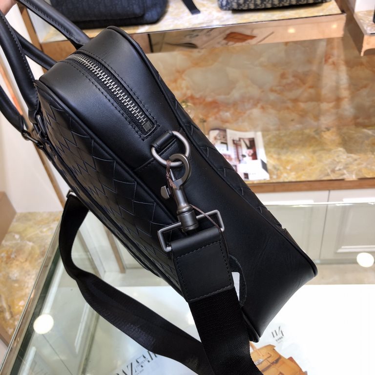 Bv Men's Bags Briefcases Men's Handbags Because every cell in their body is full of youthful vitality, what they are pursuing is the quality of life, a mature state of mind, Imported waxed cowhide leather wide stripes wo