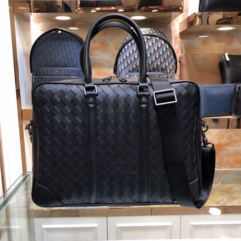 Bv Men's Bags Briefcases Men's Handbags Because every cell in their body is full of youthful vitality, what they are pursuing is the quality of life, a mature state of mind, Imported waxed cowhide leather wide stripes wo