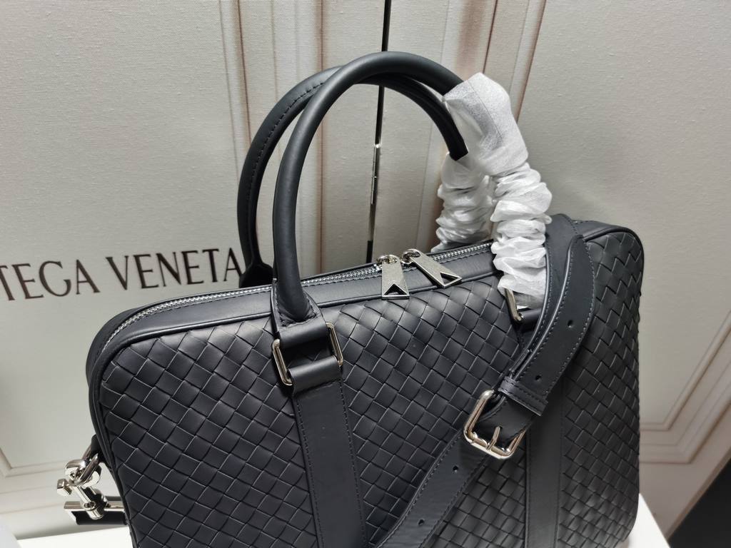 [BV Waxed Tire Cowhide Briefcase]      Large 40.31.9 sizeSmaller size 36275cm, the same model as the counter, original quality.