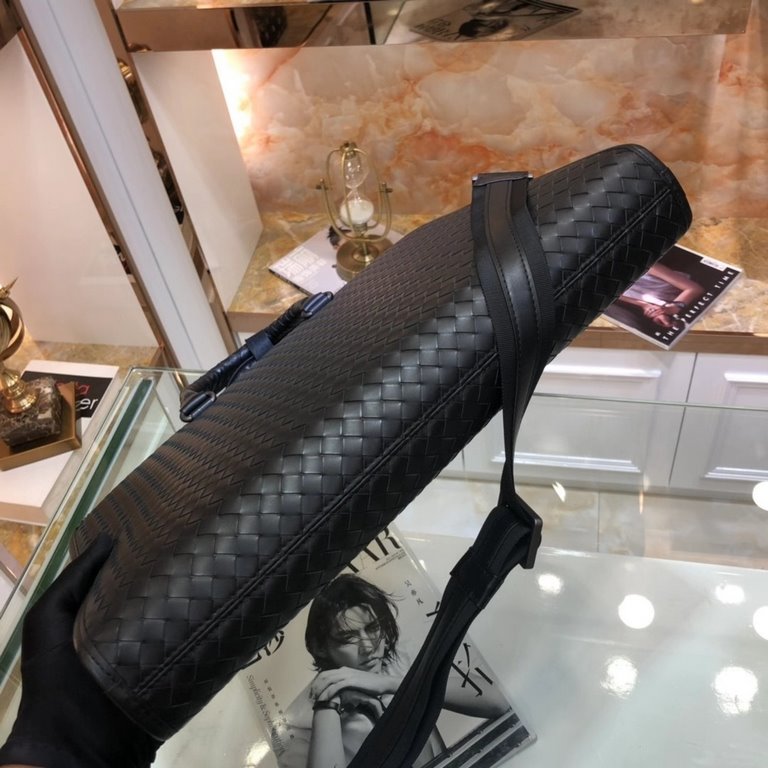 BV overseas original single quality counter synchronization 狠货来袭 Top waxed tire leather, counter original single hardware, unique design style perfect to the extreme! Let fashion become endless [strong] [strong] that tex