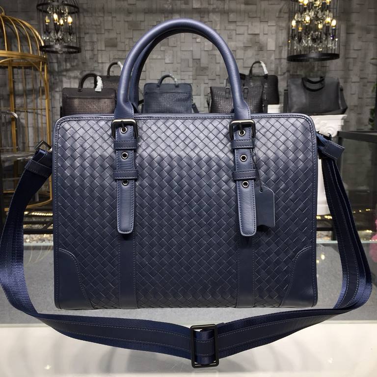 Men's top customized briefcase  No logo as well known to the world Adhering to the tradition of handmade  Tire cowhide leather seamless weaving Gunmetal color electrophoresis accessories   ♂Low-profile and practical Leat