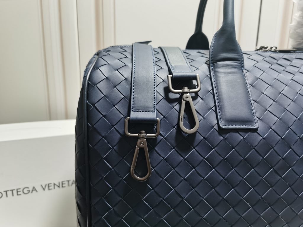 [BV Tire Cowhide Full Weave Travel Bag] Midnight Blue! New middle compartment    , original quality, counter models, space, practical, unisex models, size 49x25x28 (high) cm,