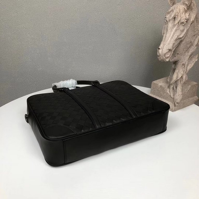 Bv Men's Bags Briefcases Men's Handbags Because every cell in their body is full of youthful vitality, what they are pursuing is the quality of life, a mature state of mind, Imported waxed cowhide wide stripes woven brie