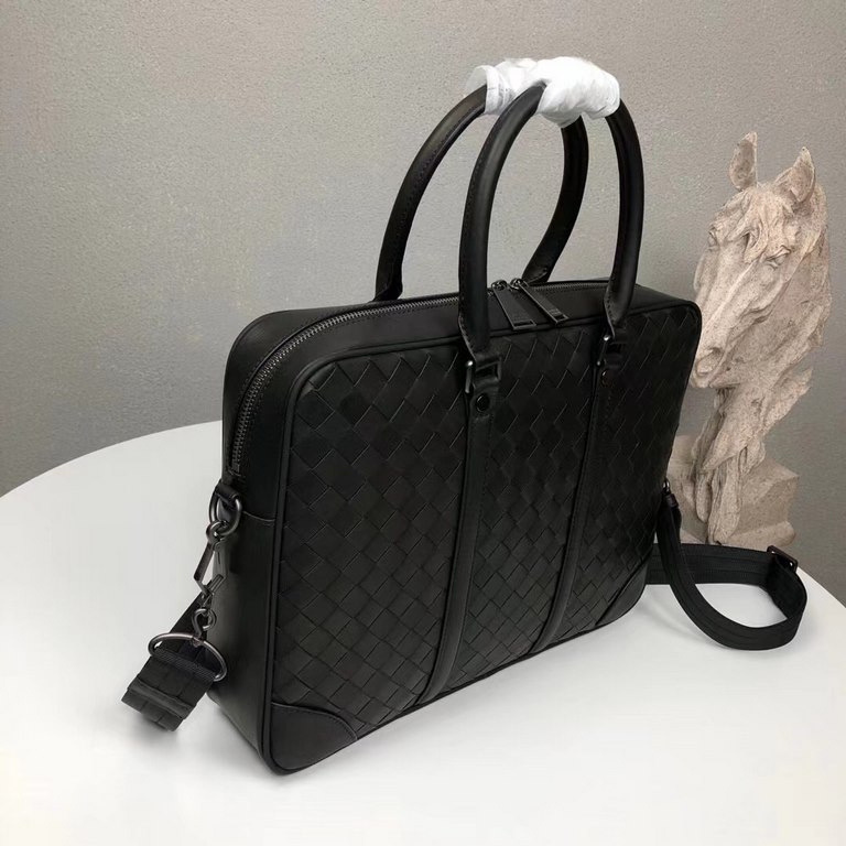 Bv Men's Bags Briefcases Men's Handbags Because every cell in their body is full of youthful vitality, what they are pursuing is the quality of life, a mature state of mind, Imported waxed cowhide wide stripes woven brie