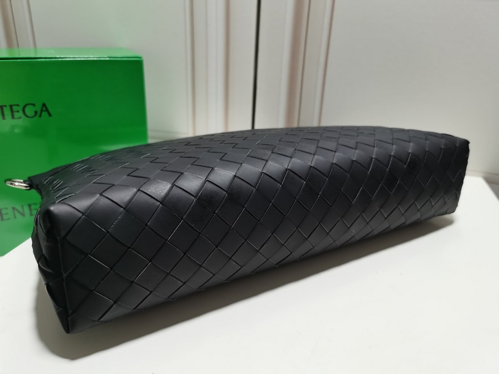 [BV original single waxed tire cowhide envelope bag] medium grid black, tire   leather   , counter models, high-end quality! Large and practical space, cigarettes, cell phone, keys all-in-one bag, very practical!