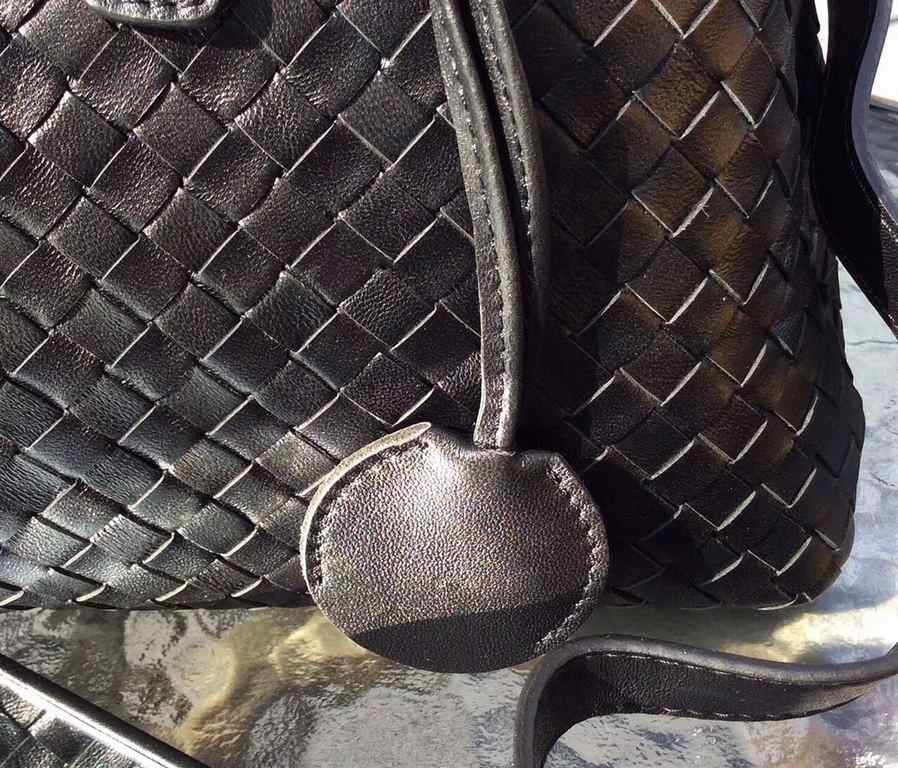 B home explosion, model 7453 # brand BV.  BOTTEGA VENETA , large size 36-28-15cm - small size 30-20-12, - the original first layer of sheepskin weaving process is complex, are very fine and thorough, every inch of every 