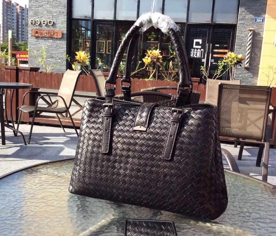 B home explosion, model 7453 # brand BV.  BOTTEGA VENETA , large size 36-28-15cm - small size 30-20-12, - the original first layer of sheepskin weaving process is complex, are very fine and thorough, every inch of every 