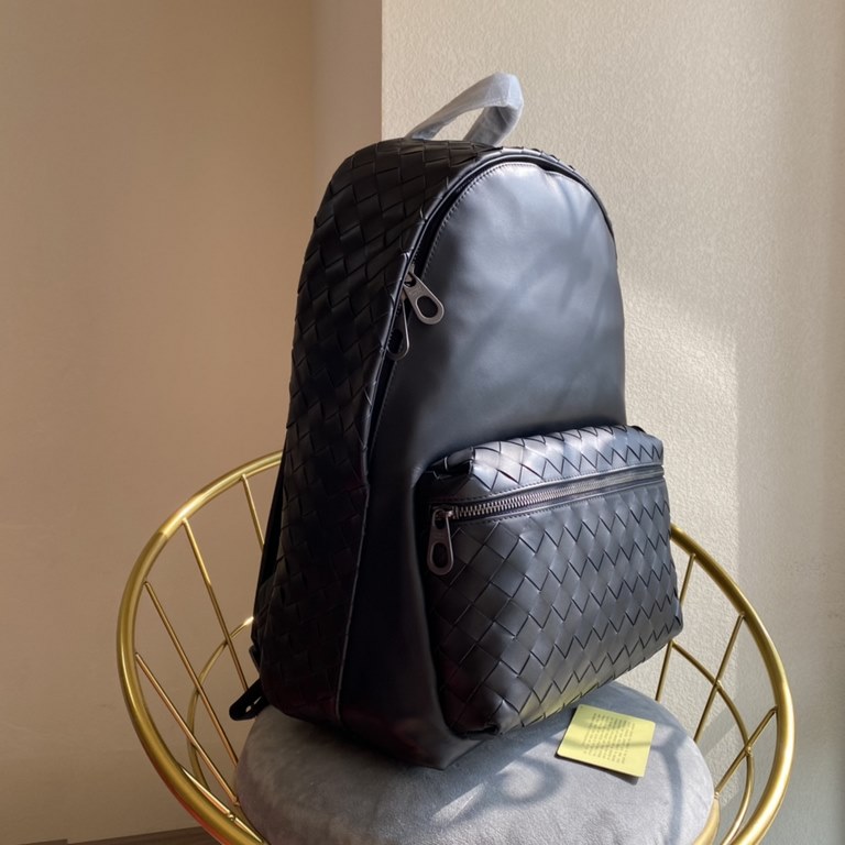 Bottega BV   Top waxed tire leather   Shoulder bag   No. VS102 black   The texture is impeccable Unique it is Atmosphere with substance All materials are carefully selected Top quality workmanship Knowledgeable first cho