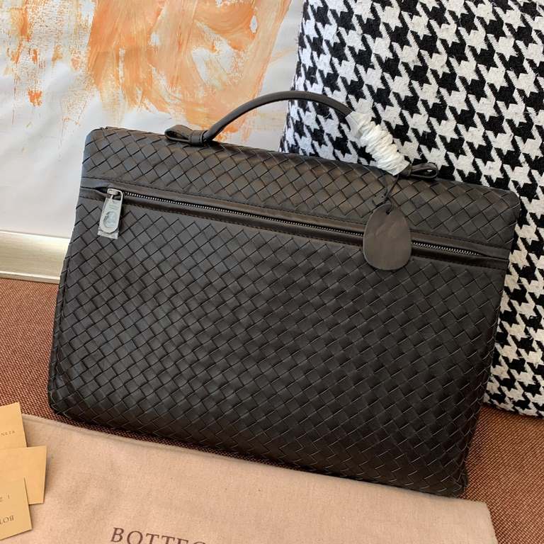 Export order  Bottega veneta 20 new woven tire cowhide leather handbag briefcase   men's crossbody bag 40cm