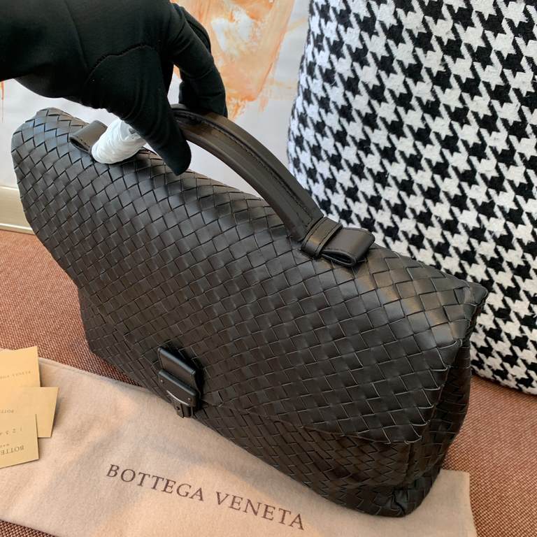 Export order  Bottega veneta 20 new woven tire cowhide leather handbag briefcase   men's crossbody bag 40cm