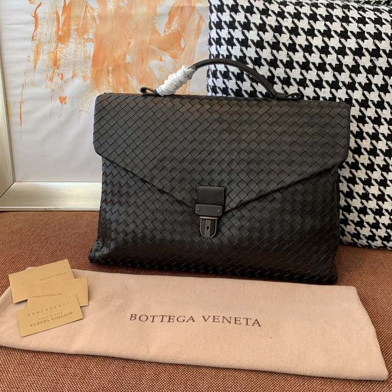 Export order  Bottega veneta 20 new woven tire cowhide leather handbag briefcase   men's crossbody bag 40cm