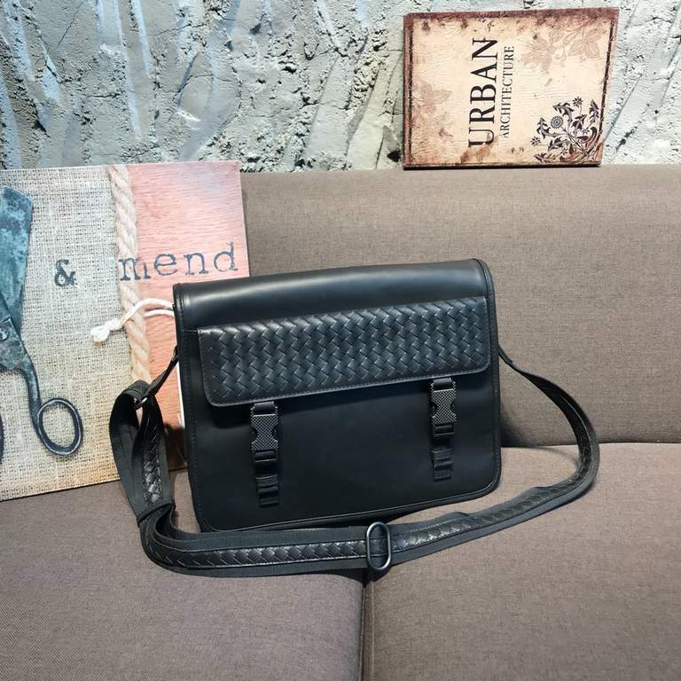 BV-latest men's crossbody bag   original quality official synchronization using the top waxed tire cowhide feel awesome counter original hardware unique design style perfect to the extreme details of the workmanship exqu