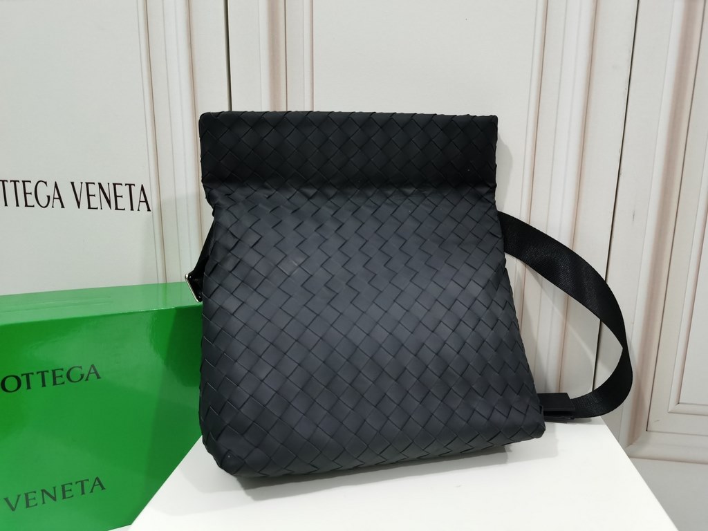 [BV Tire Cowhide Crossbody Bag] Full woven style! Counter models, original quality, size 28x23x10cm