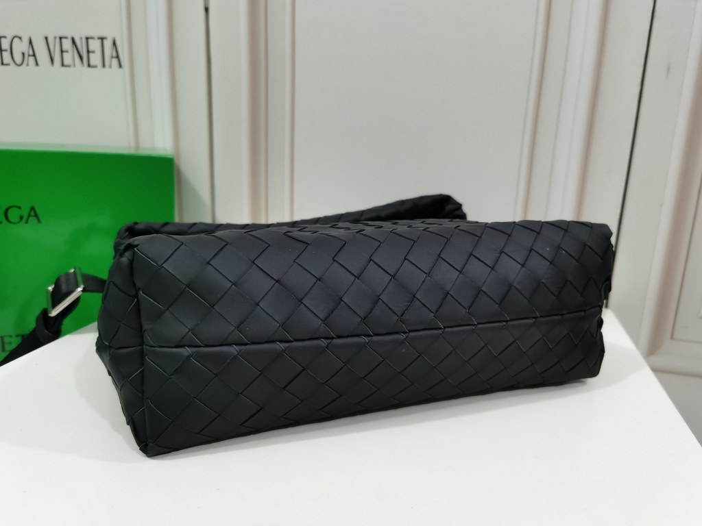 [BV Tire Cowhide Crossbody Bag] Full woven style! Counter models, original quality, size 28x23x10cm