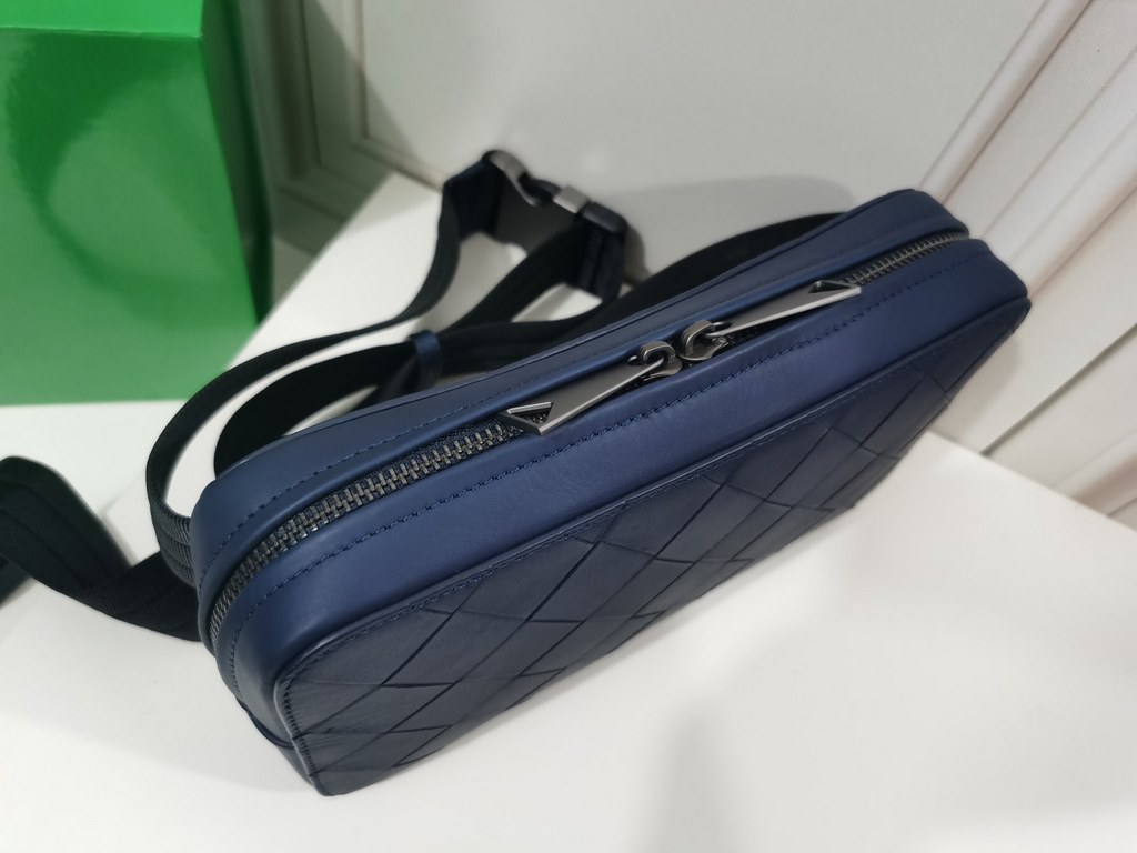 BV waxed tire leather chest bag] dark blue, 80182619   , counter models, original quality, size 24x14x6cm