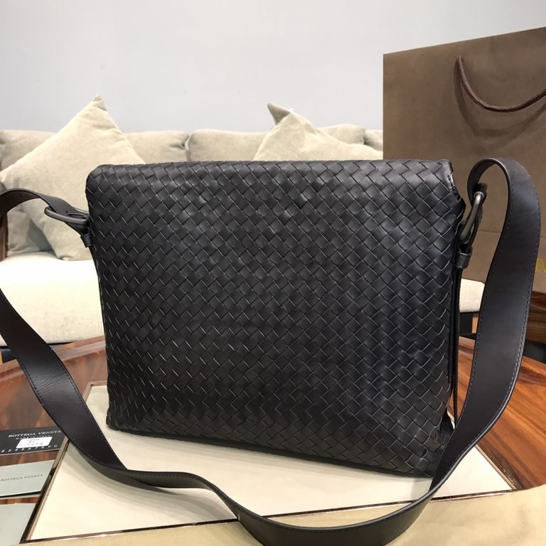 Woven Crossbody Bag Imported Tire Cowhide Leather Pure Handmade Woven Magnetic Clasp ClosureHighest Quality on the Net Size 36726.5cm