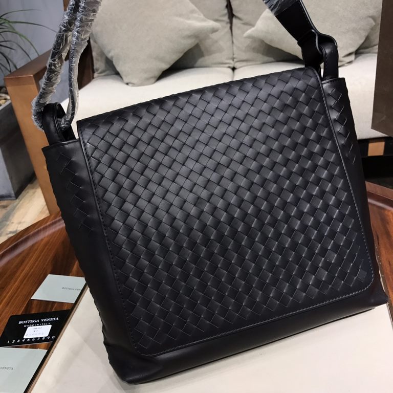 Woven Crossbody Bag Imported Tire Cowhide Leather Pure Handmade Woven Magnetic Clasp ClosureThe highest quality on the net Size 30631.5cm