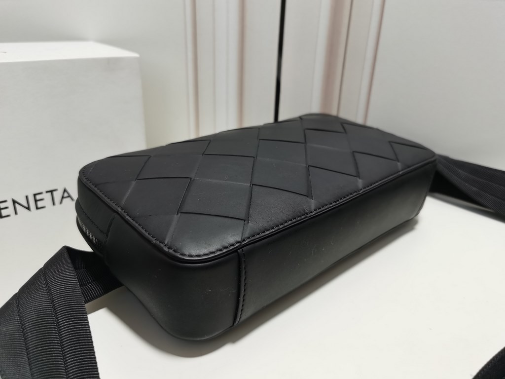 [ BV waxed Tire Cowhide Chest Bag ] Graphite black, real photo without filter! Tire   leather, 80182619    , counter models, original quality, size 24x14x6cm