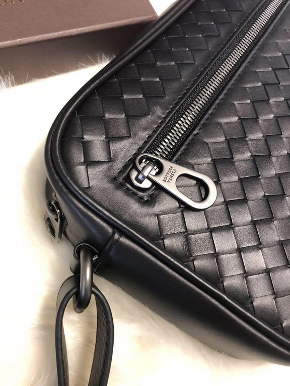 Tire cowhide   Luxury handmade seamless weaving Counter original gun color accessories    Strong business atmosphere Low profile  leather the more you use the more oily    Multi-compartment Brand new design Men and women