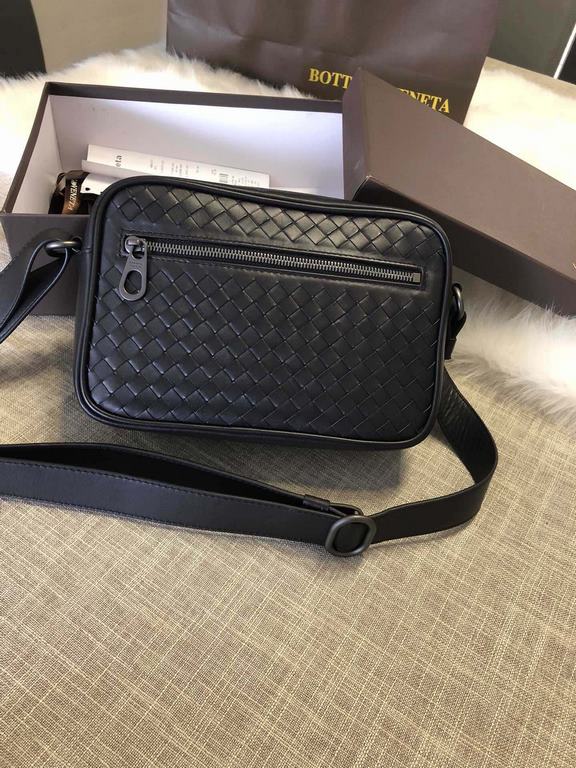 Tire cowhide   Luxury handmade seamless weaving Counter original gun color accessories    Strong business atmosphere Low profile  leather the more you use the more oily    Multi-compartment Brand new design Men and women