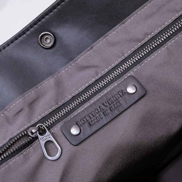 BV-latest men's briefcasehorizontal   original quality official synchronization using the top waxed tire cowhide feel awesome counter original hardware unique design style perfect to the extreme details exquisite workman