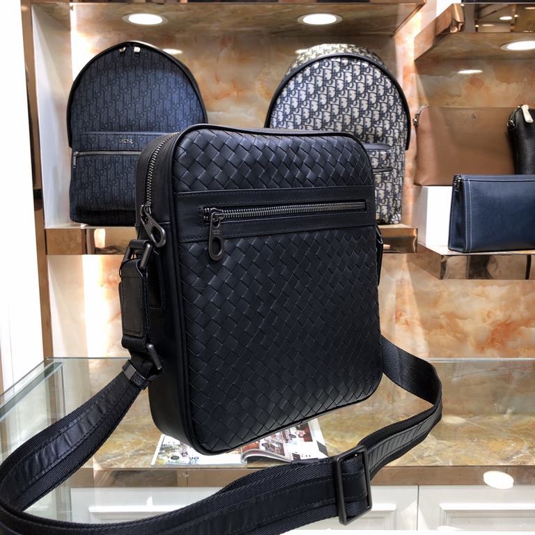 BV Men's Crossbody Messenger Bag  Bag type are so simple no LOGO秘秘all the same for the world Adhering to the traditional handmade  Imported waxed cowhide weaving gunmetal color electrophoresis fittings   ♂Low-profile pra