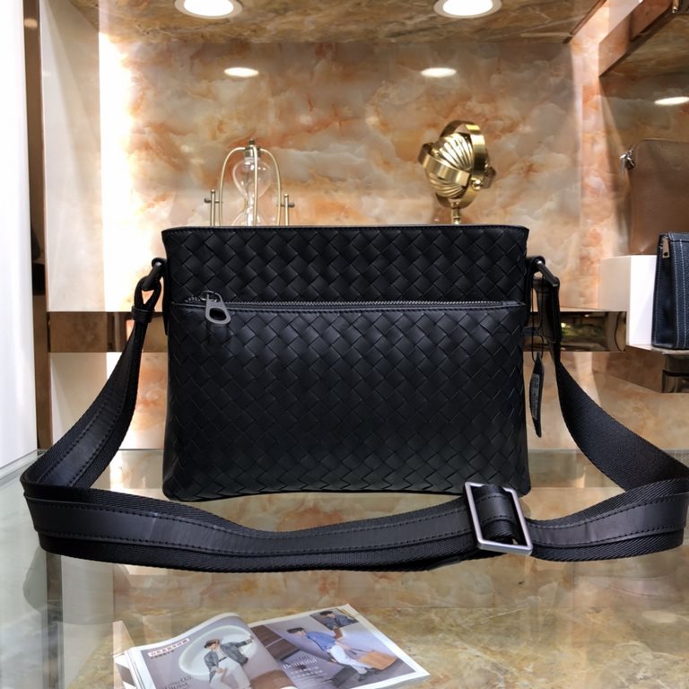 BV latest men's shoulder bag original single quality official website synchronization Using top waxed tire cowhide feel awesome counter original hardware Unique design style perfect to the extreme Detailed workmanship ex