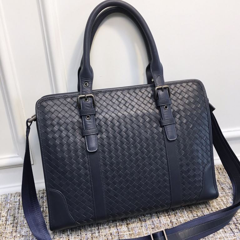 Briefcase ~ Tire cowhide leather Pure hand-woven, low-key luxury with connotation   Size 39830cm