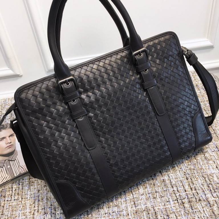 Briefcase ~ Tire Cowhide Leather Pure hand-woven, low-key luxury with connotation   Size 39830cm