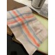 Highly recommended!!! Premium cozy chic vibe, take it if you believe me! Burberry this touch the heart of the soft scarf, can not imitate the color and temperament!!!! Scarf light and shadow will also have a very beautif