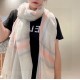 Highly recommended!!! Premium cozy chic vibe, take it if you believe me! Burberry this touch the heart of the soft scarf, can not imitate the color and temperament!!!! Scarf light and shadow will also have a very beautif