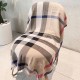 Heavyweight recommended   [top foreign single]   fire N years of the classic grid, when the trend of people have several Burberry scarves in the closet, a small scarf its role can not be underestimated, it is absolutely 