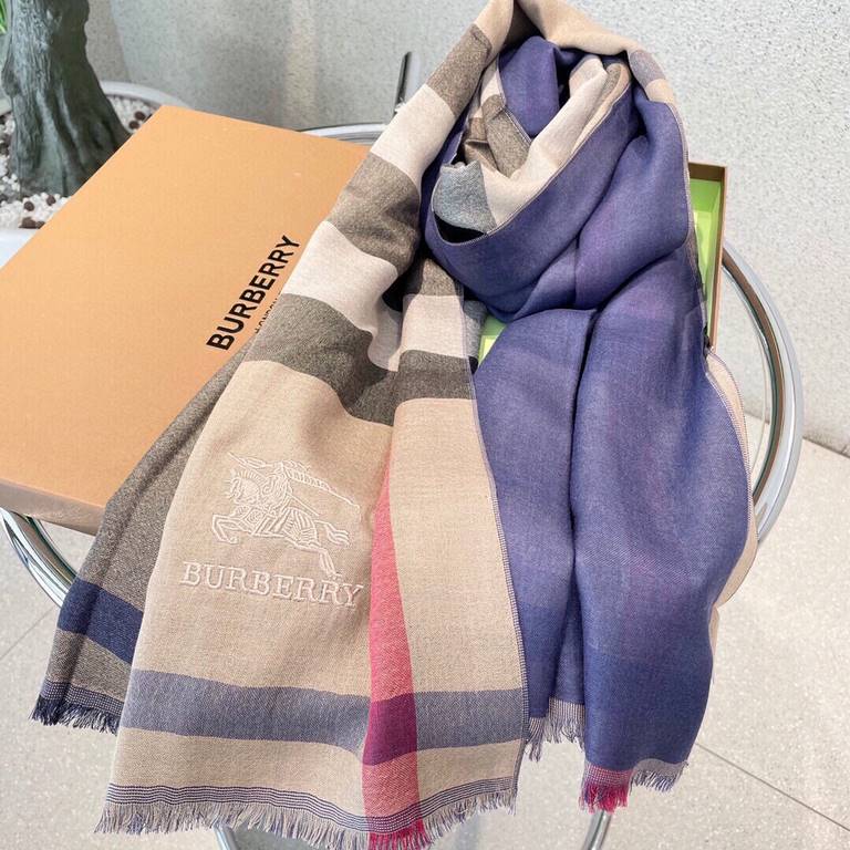 Heavyweight recommended   [top foreign single]   fire N years of the classic grid, when the trend of people have several Burberry scarves in the closet, a small scarf its role can not be underestimated, it is absolutely 