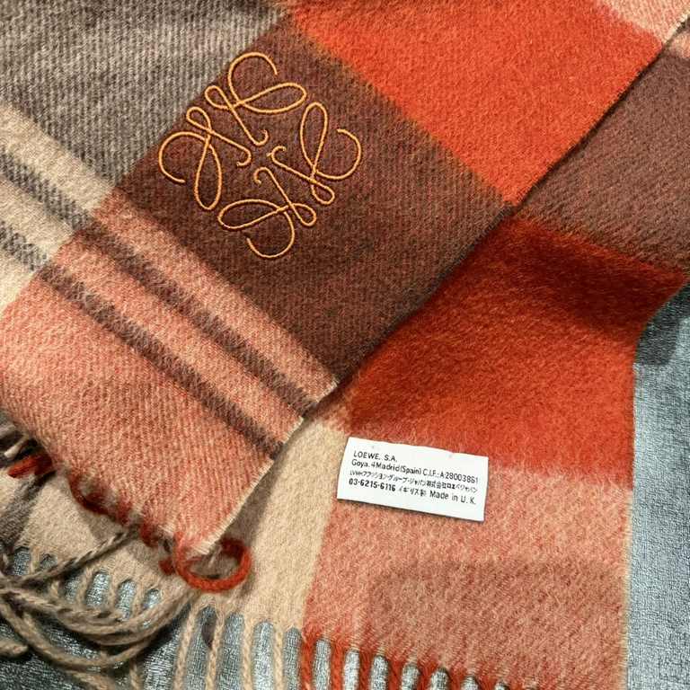 Loewe [Men's and Women's Scarves] Rage to keep for yourself, a rare high-end men's style! Family benefits! Burberry very positive men's scarf ~ fabric big love, very soft and delicate comfortable, light water ripple! Atm