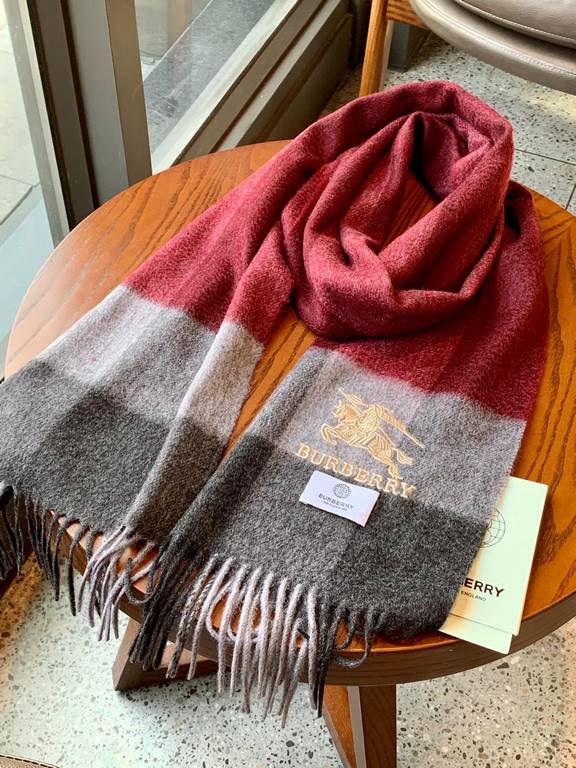 Burberry latest men's two-color pure cashmere scarf   our men's scarf and buy and cherish ~~~ men's models are really few and far between, only a few models a year, are export orders so it is more difficult to meet. Men'