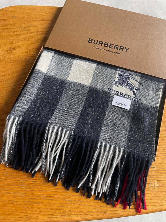 Never outdated Burberry plaid perpetual models, bbr war horse embroidery  Classic [large plaid gold thread shawl] quality feel good to the point of no return  100% lambswool  Highly cutting-edge product  Absolutely screa