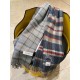 . Burberry original single counter small shawl, the domestic counter has not been put on sale    100% top cashmere material   very warm   soft skin-friendly, do not tie the neck   classic Burberry plaid reversible design