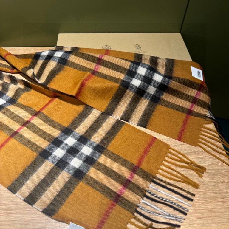 (children's model) burberry. counter classic model parent-child model! Baja 100 years classic small plaid! This price is a real bargain! Not those on the market zhajian brown imitation wool material! Quality feel first-c