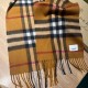 (children's model) burberry. counter classic model parent-child model! Baja 100 years classic small plaid! This price is a real bargain! Not those on the market zhajian brown imitation wool material! Quality feel first-c