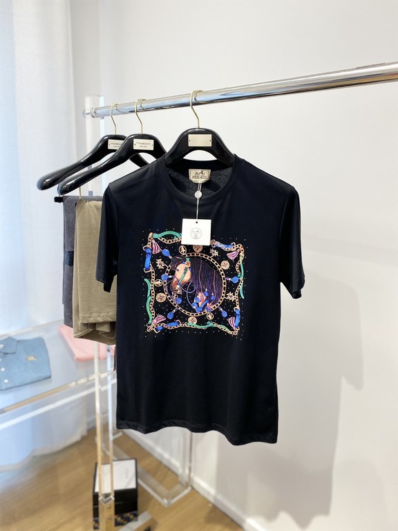 Hermes, 2023 new short-sleeved T-shirt, handsome and stylish, top print pattern logo on the chest, simple and versatile models. Fabric Cotton Not only stiff, keep the trend of the silhouette, but also wear comfortable, y