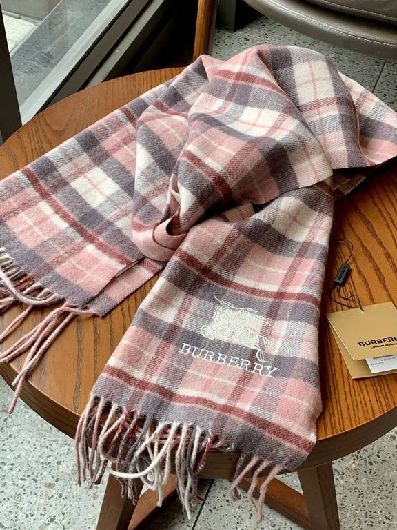 Burberry burberry counter grade classic cashmere plaid scarf! The true fragrance series must be recommended! Counter the latest quality, the current counter are replaced with pure handmade four corners sewing white label